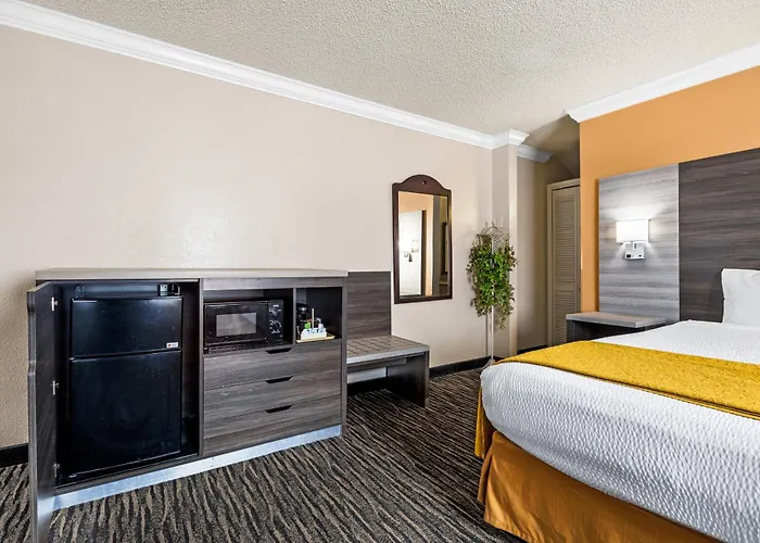 Arbor Inn Monterey